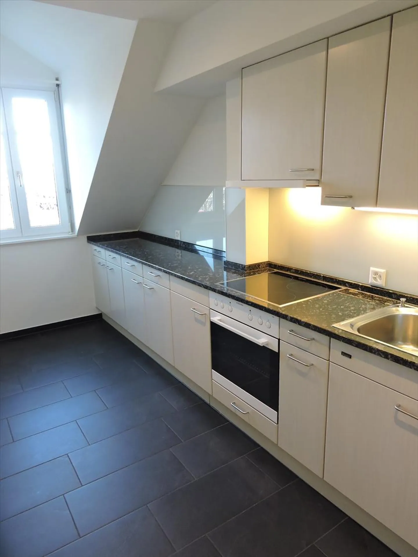 Beautiful penthouse apartment in a top location with terrace - Photo 4 of 12