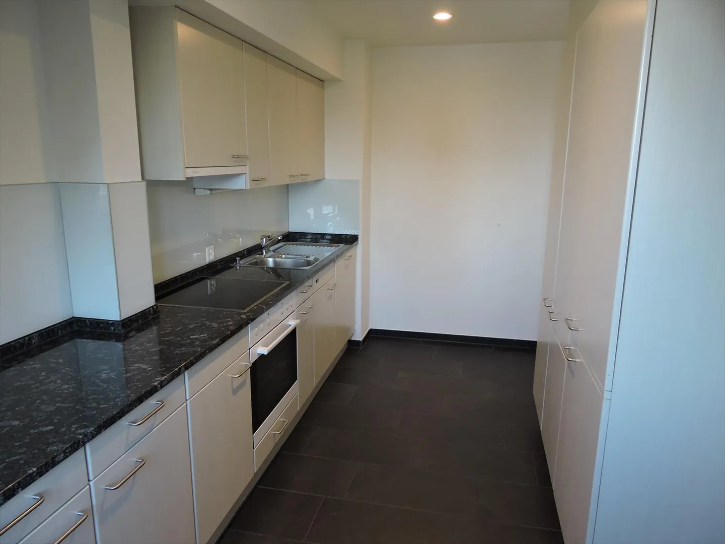 Beautiful penthouse apartment in a top location with terrace - Photo 5 of 12