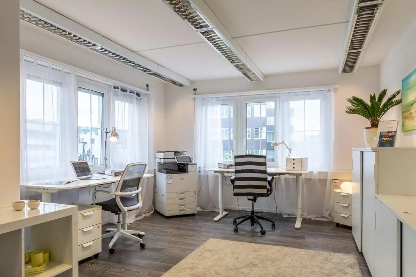 Espace de bureau élégant avec balcon dans le centre historique de Dietikon - Photo 3 sur 5