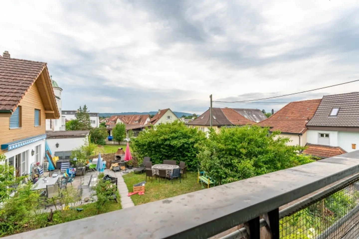 Detached single-family house in a quiet location with great potential - Photo 9 of 10