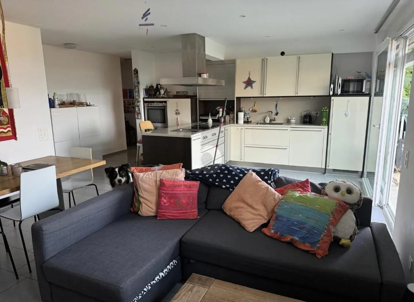 Spacious Family Home with Garden - Photo 2 of 5