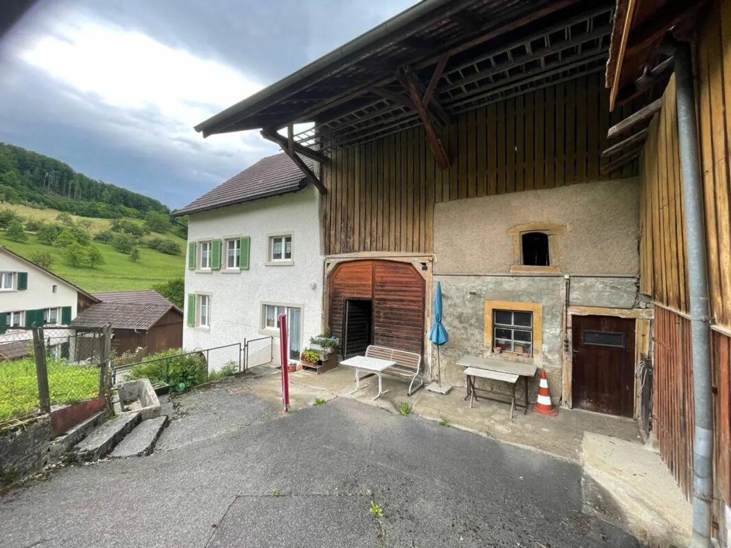 Proprietà spaziosa con 2 unità abitative e potenziale - Foto 1 di 12