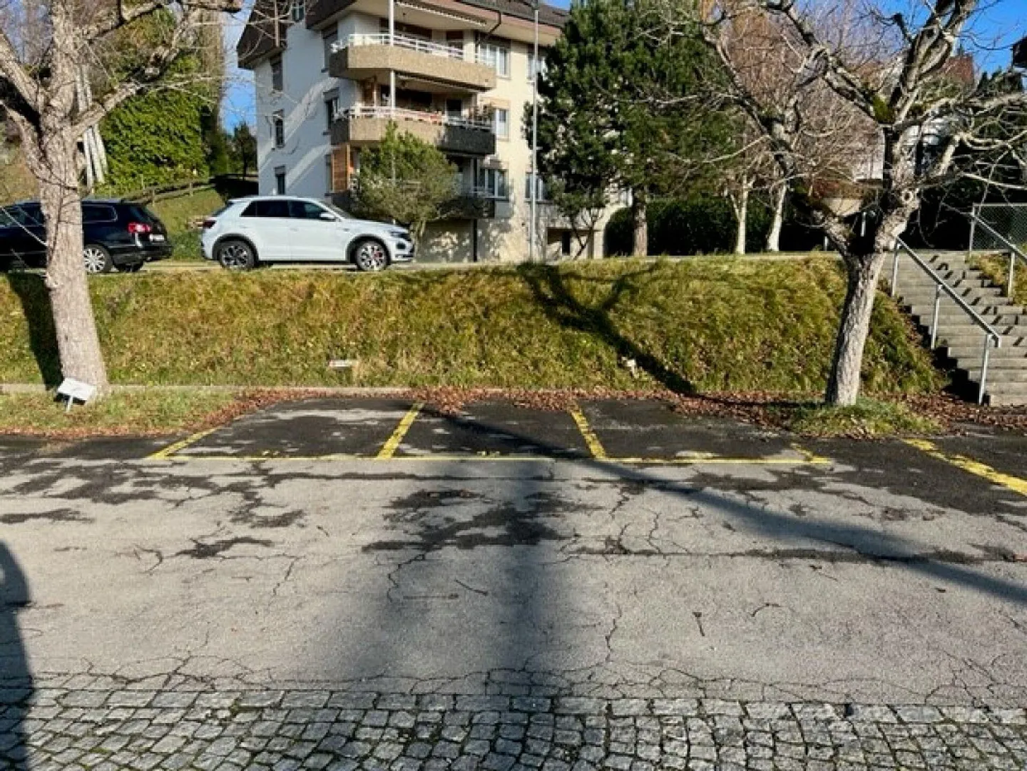 Parkplatz am Bahnhof Mörschwil zu vermieten - Foto 1 di 1