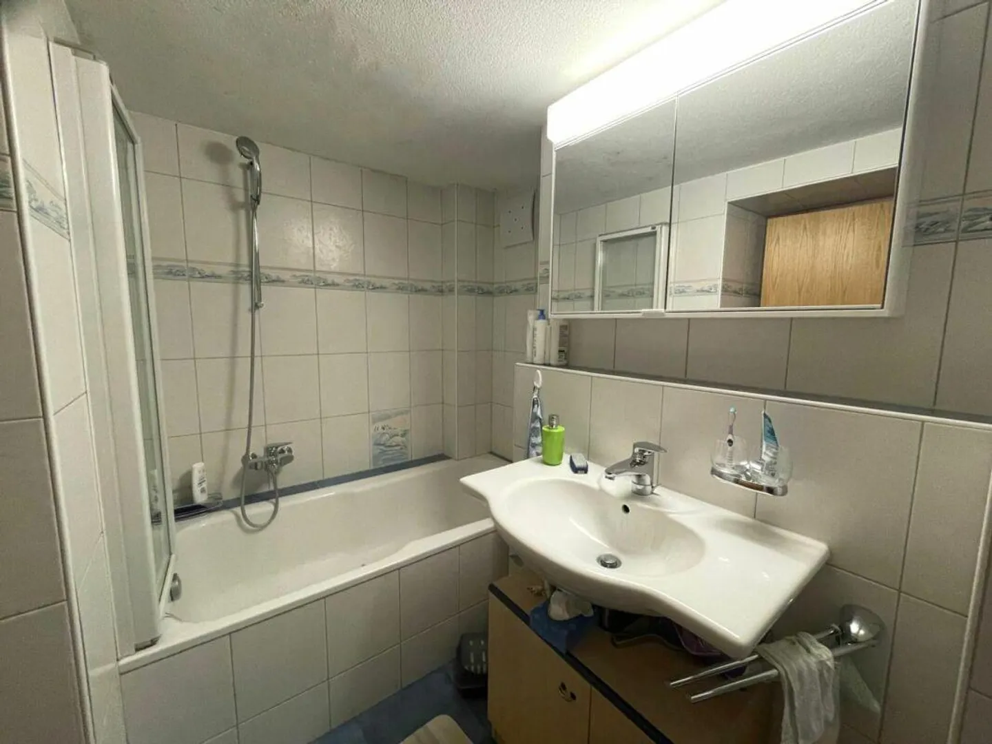 Proprietà spaziosa con 2 unità abitative e potenziale - Foto 7 di 12