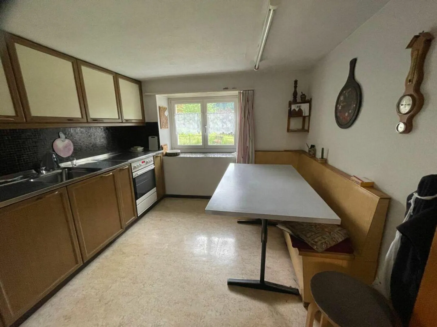 Proprietà spaziosa con 2 unità abitative e potenziale - Foto 9 di 12