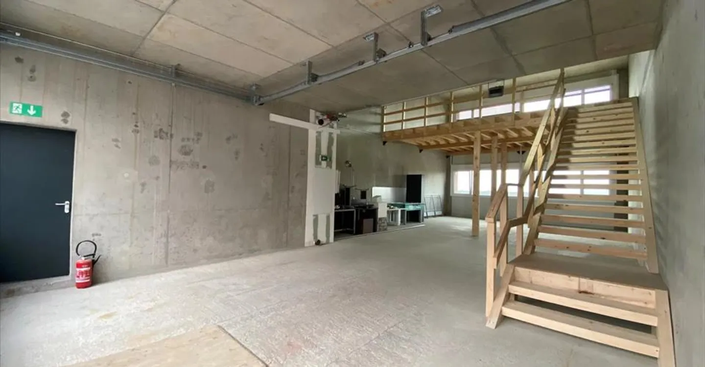 Geräumige Werkstatt mit Mezzanine - Foto 12 von 13