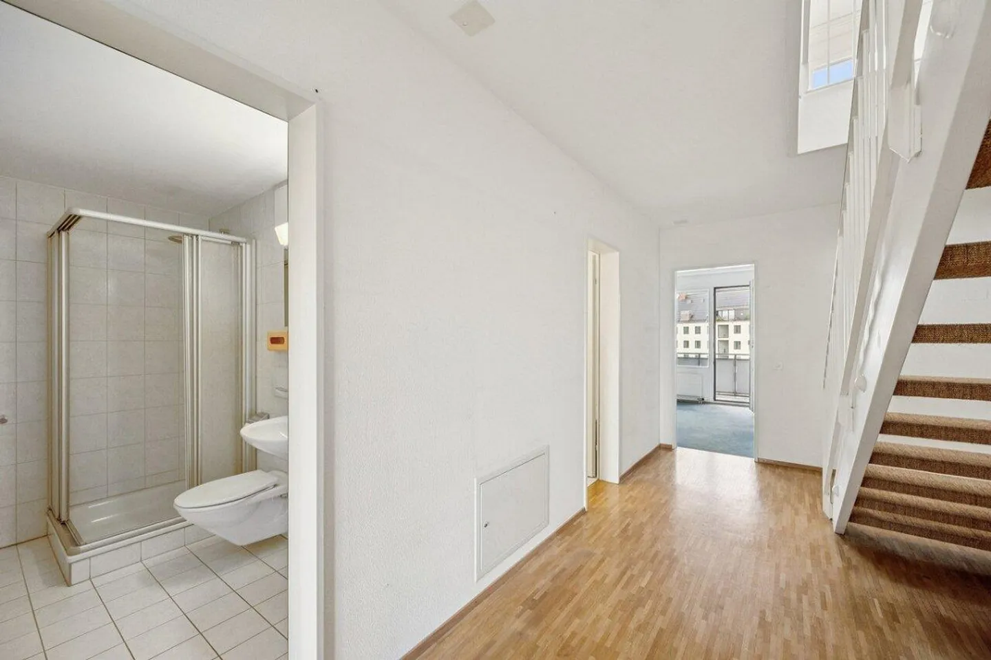 Attractive Maisonette Penthouse - Photo 8 of 15