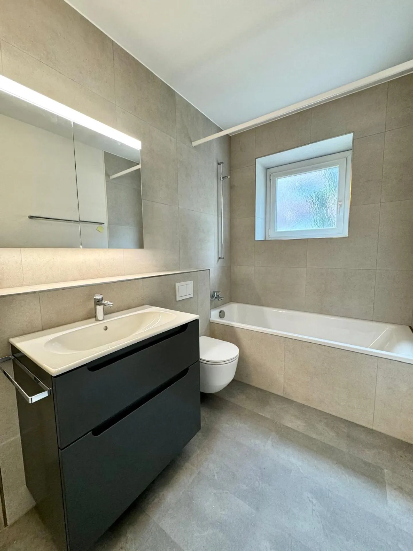 Stylishly renovated old building apartment by the lake - Photo 6 of 10