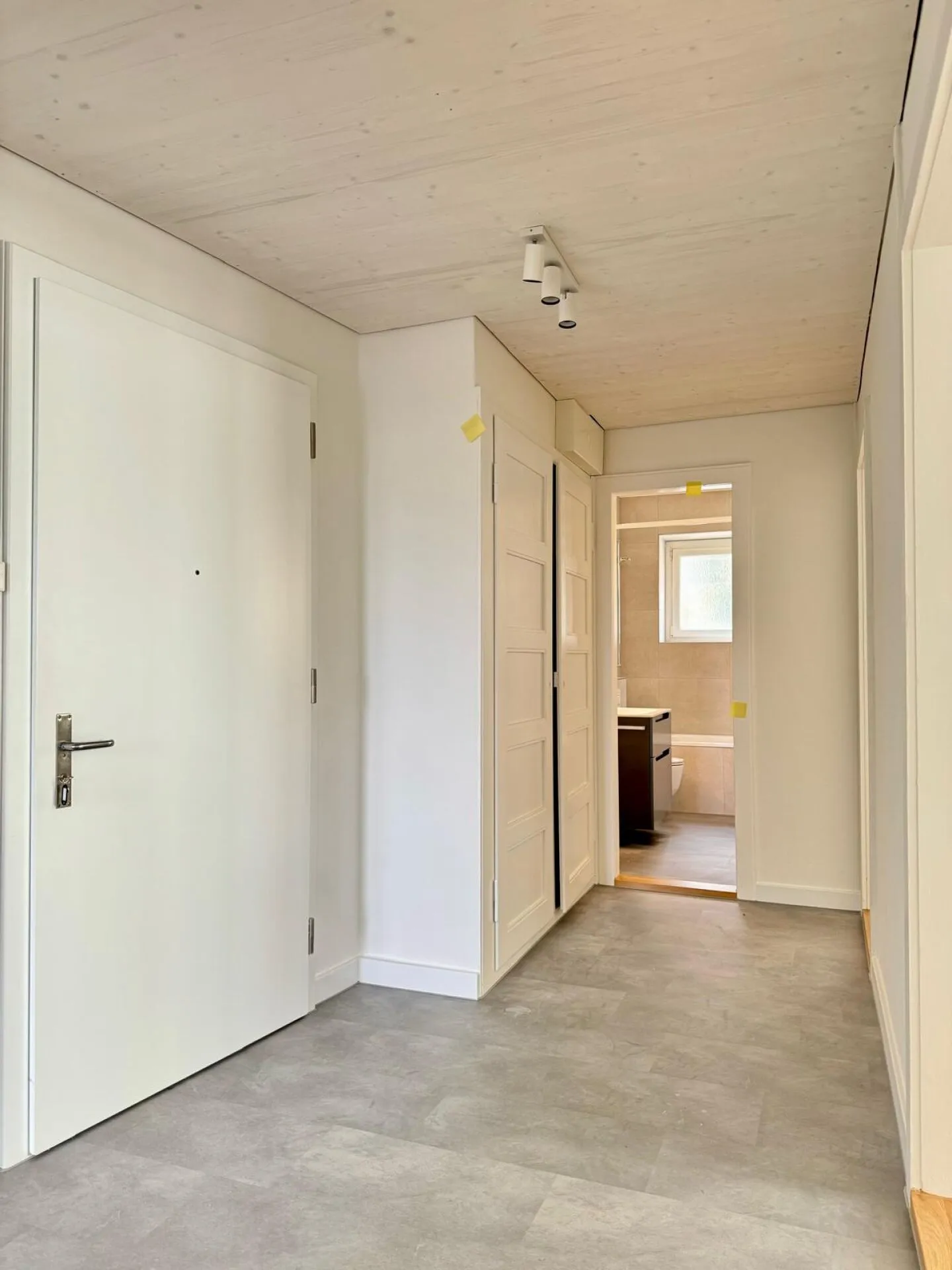 Stylishly renovated old building apartment by the lake - Photo 7 of 10