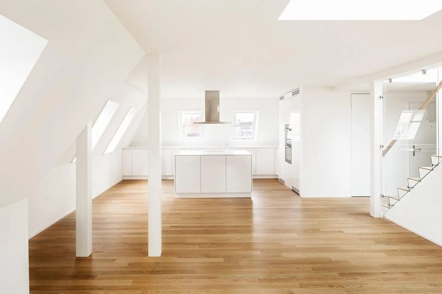 Appartement en loft avec grande terrasse sur le toit dans un emplacement central - Photo 1 sur 9