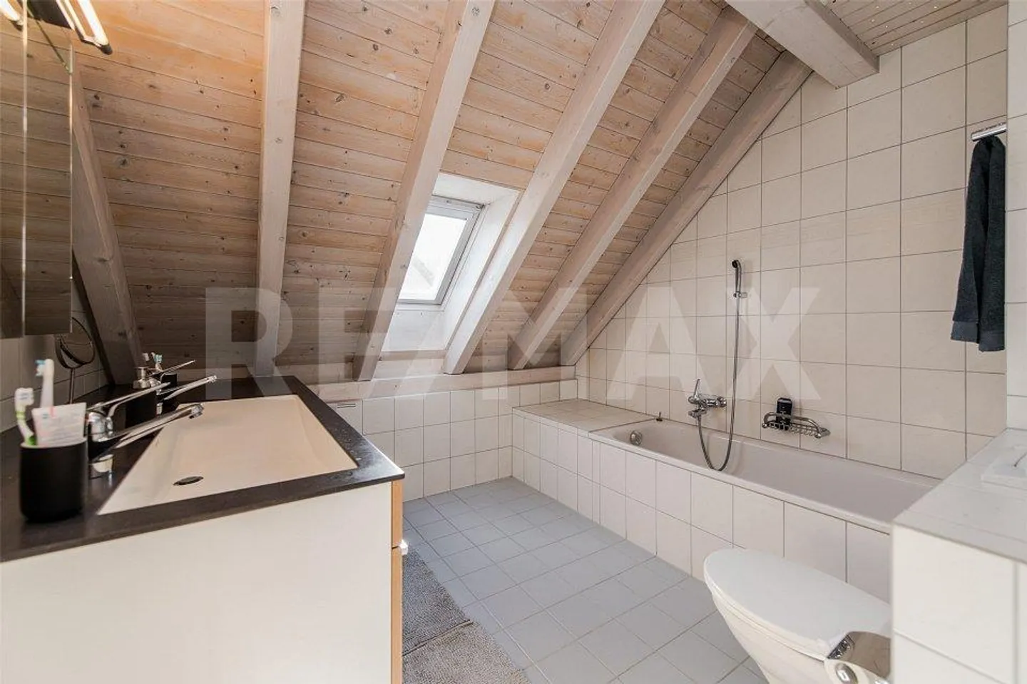 5 ½ ZIMMER ATTIKA-MAISONETTE-WOHNUNG MIT TERRASSE - Foto 8 von 12