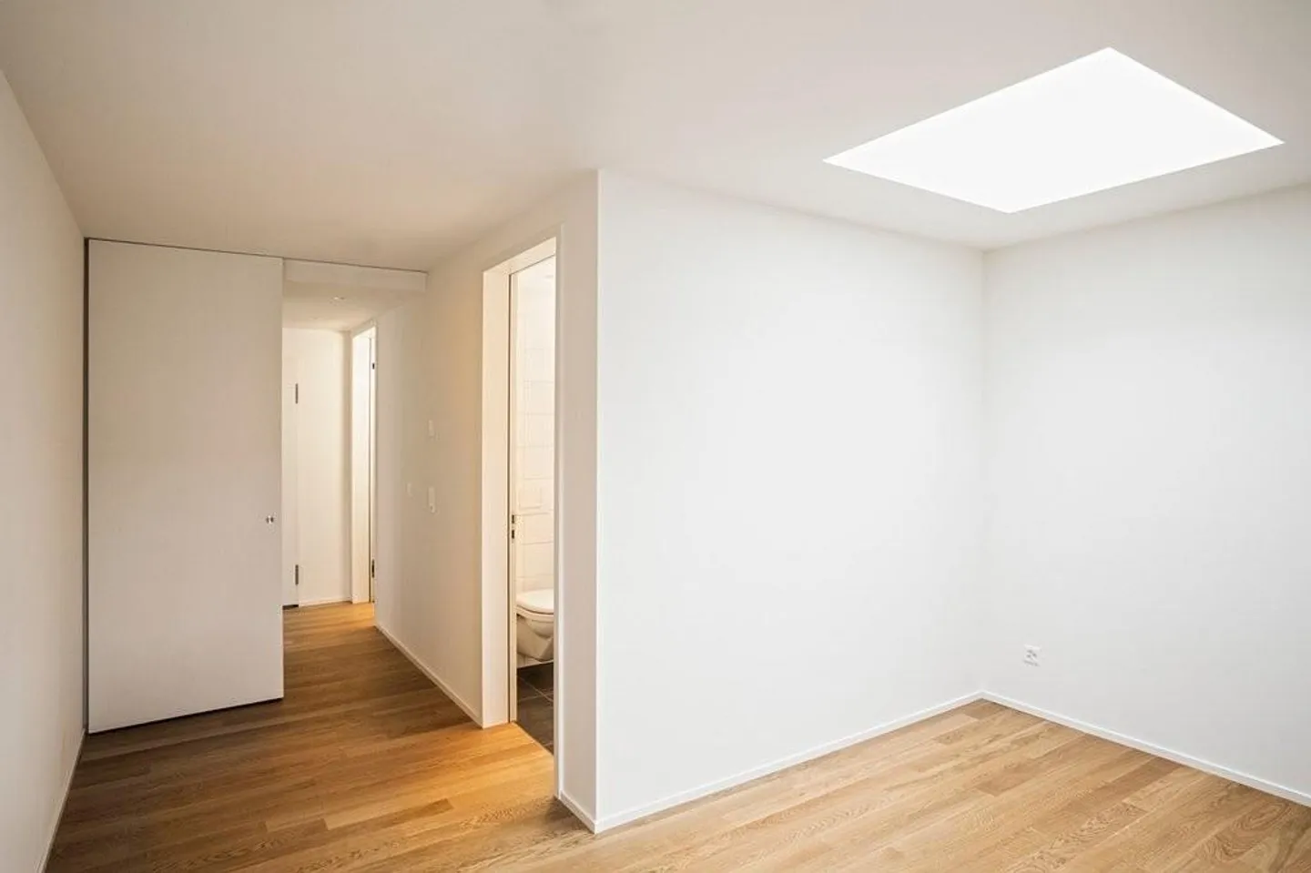 Appartement en loft avec grande terrasse sur le toit dans un emplacement central - Photo 4 sur 9