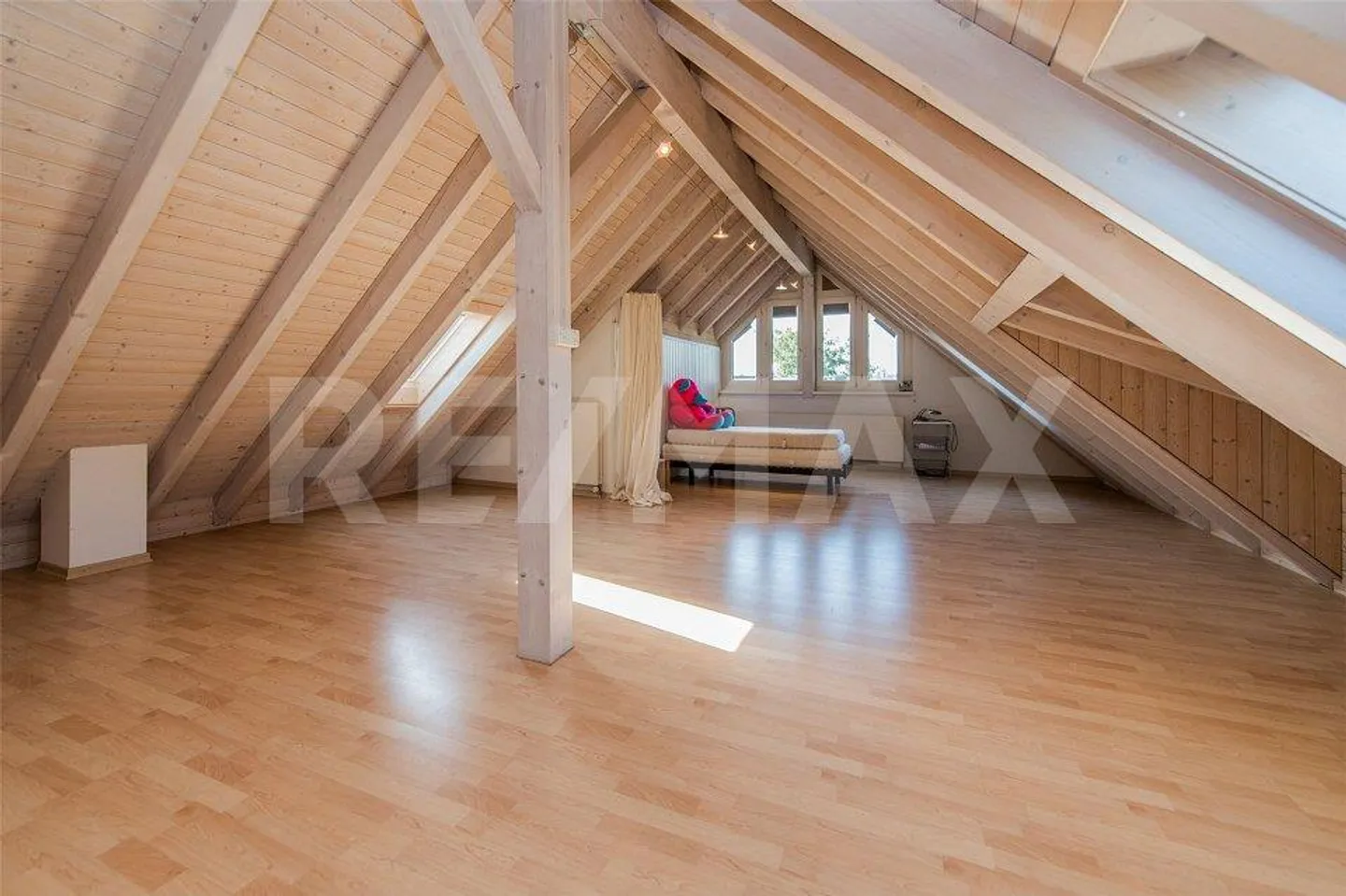 5 ½ ZIMMER ATTIKA-MAISONETTE-WOHNUNG MIT TERRASSE - Foto 10 von 12