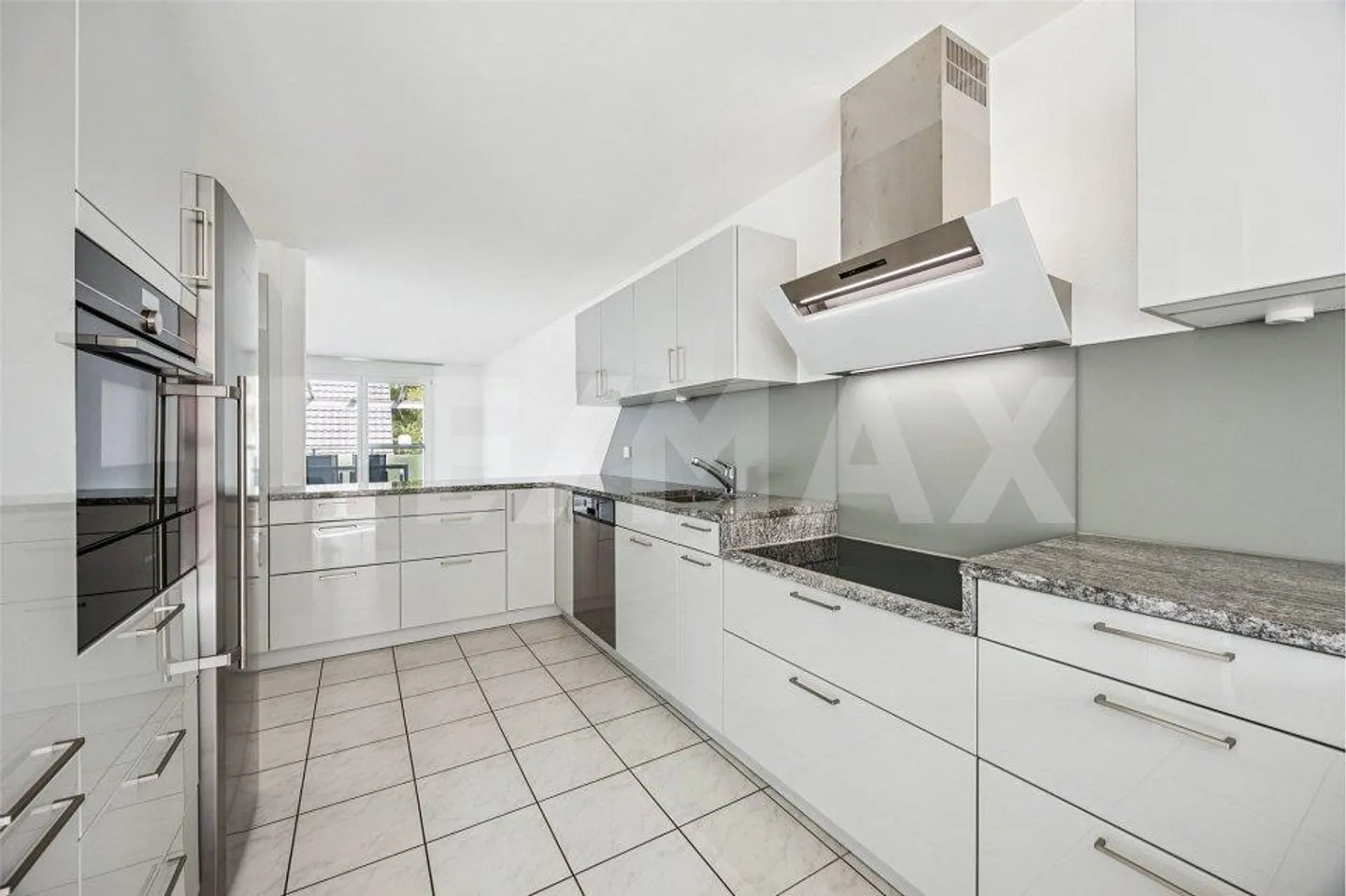 Grosszügige 3-Stöckige Wohnung - Foto 3 von 13