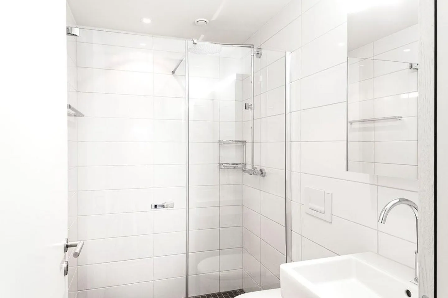 Appartement en loft avec grande terrasse sur le toit dans un emplacement central - Photo 6 sur 9