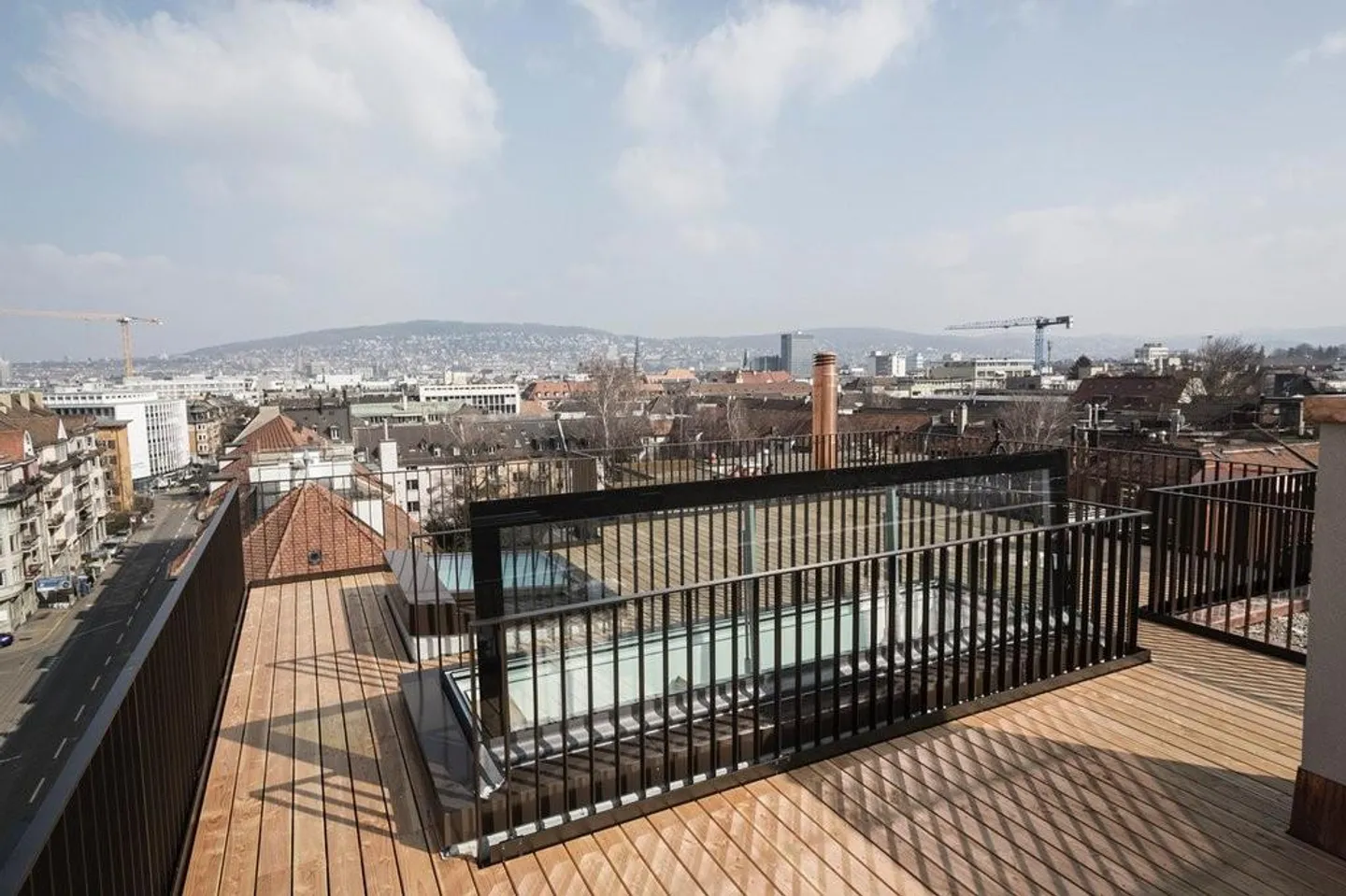 Appartement en loft avec grande terrasse sur le toit dans un emplacement central - Photo 7 sur 9