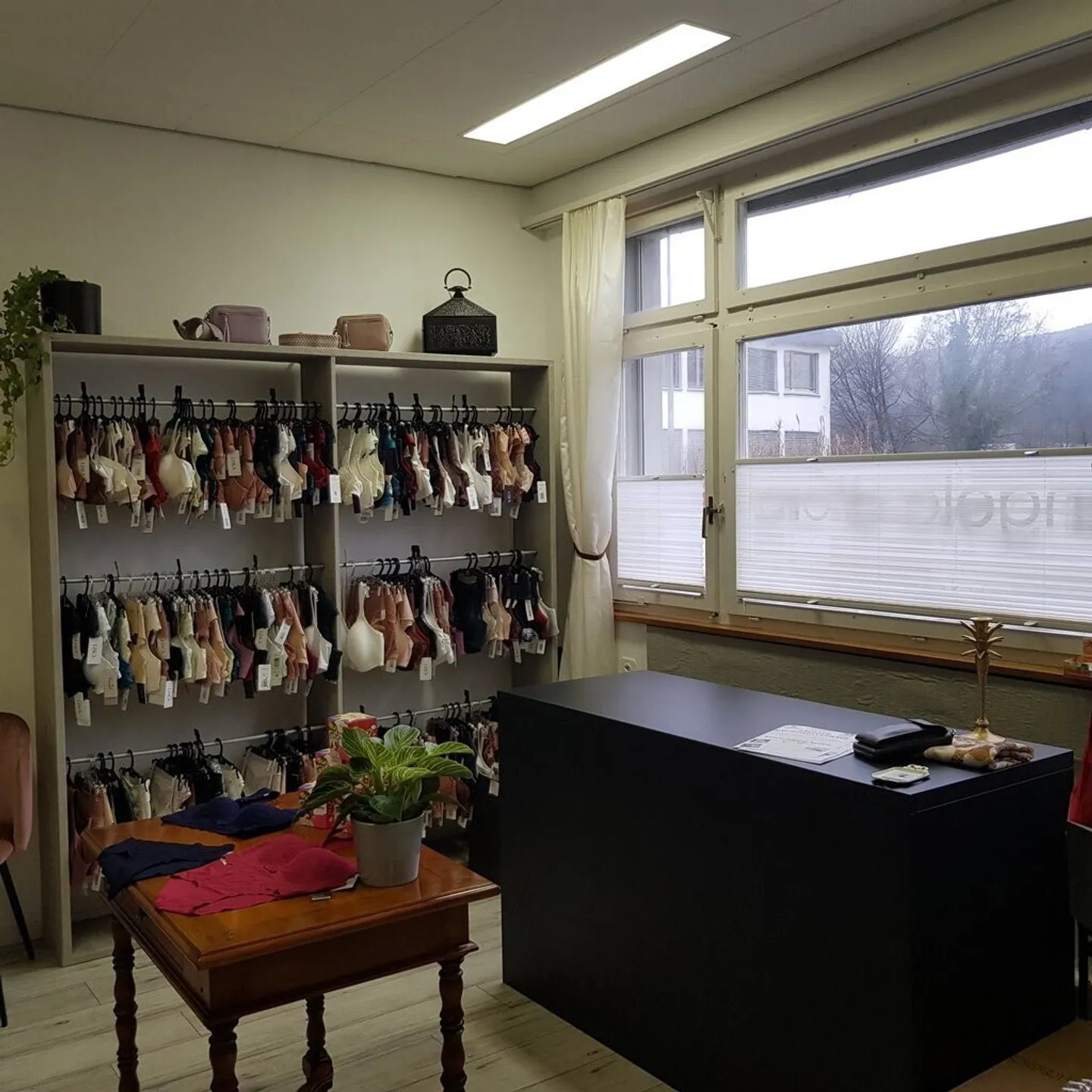 Office space for rent - Photo 3 of 3