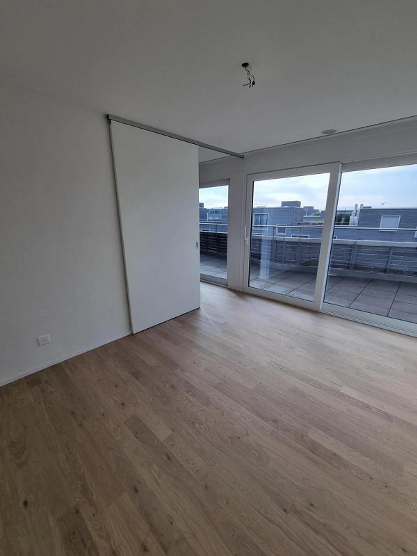 Appartement Attique 3.5 Pièces, Votre Nouveau Foyer à Rohr - Photo 5 sur 11