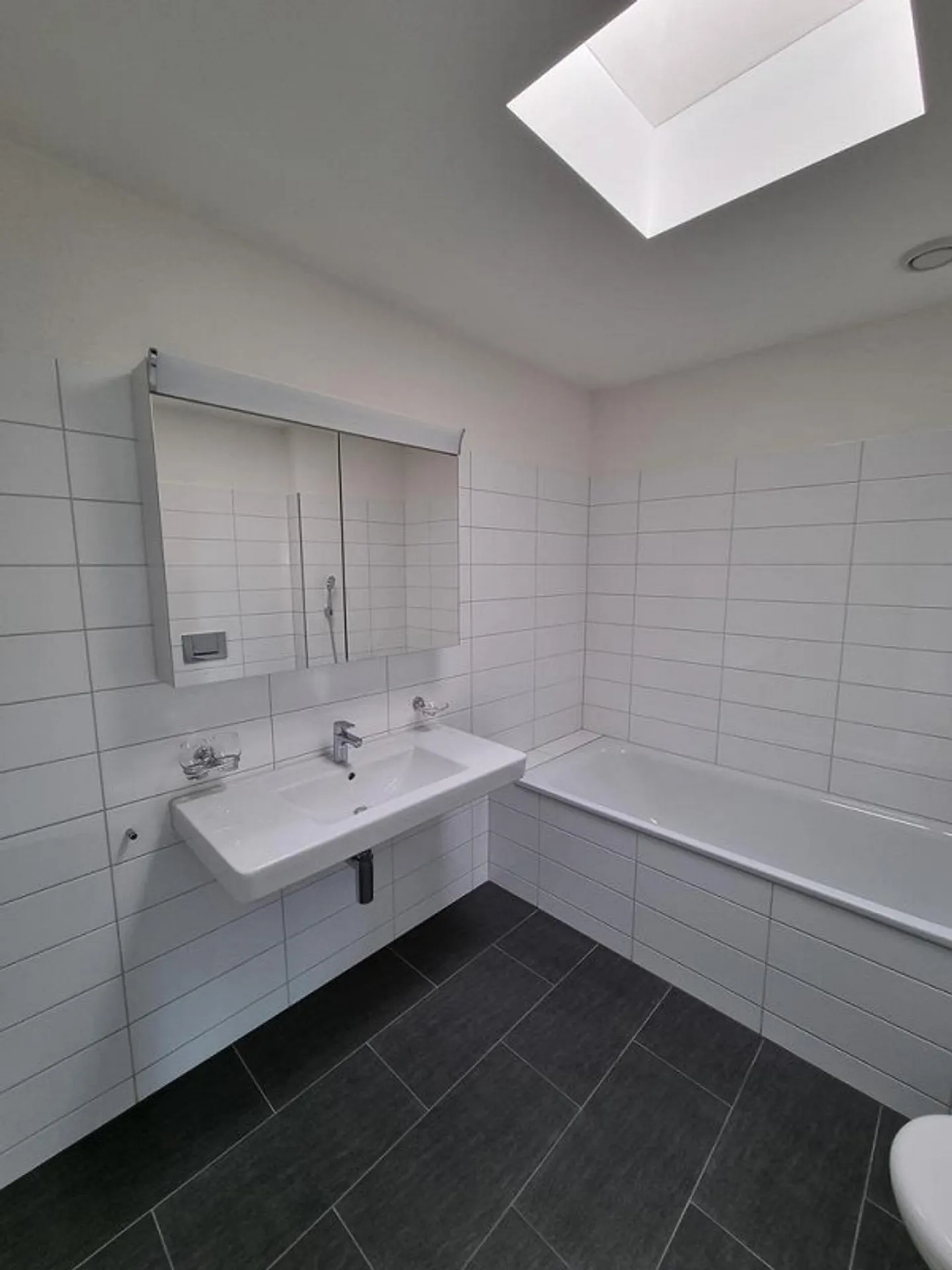 Appartement Attique 3.5 Pièces, Votre Nouveau Foyer à Rohr - Photo 8 sur 11