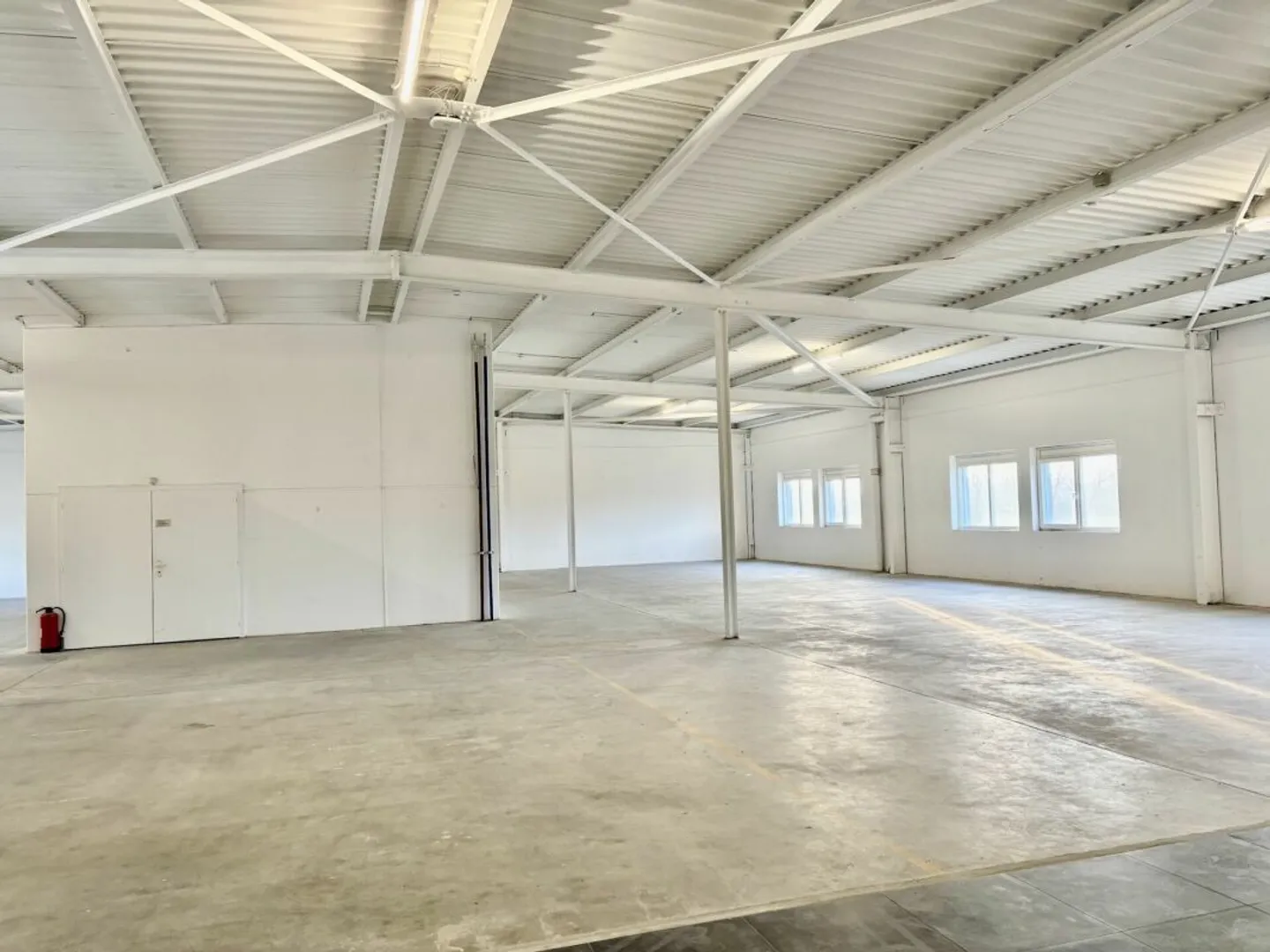 Vaud Lager/Depots/625 m2 Räumlichkeiten zur Miete mit Ladebucht und Parkplätzen - Foto 5 von 11