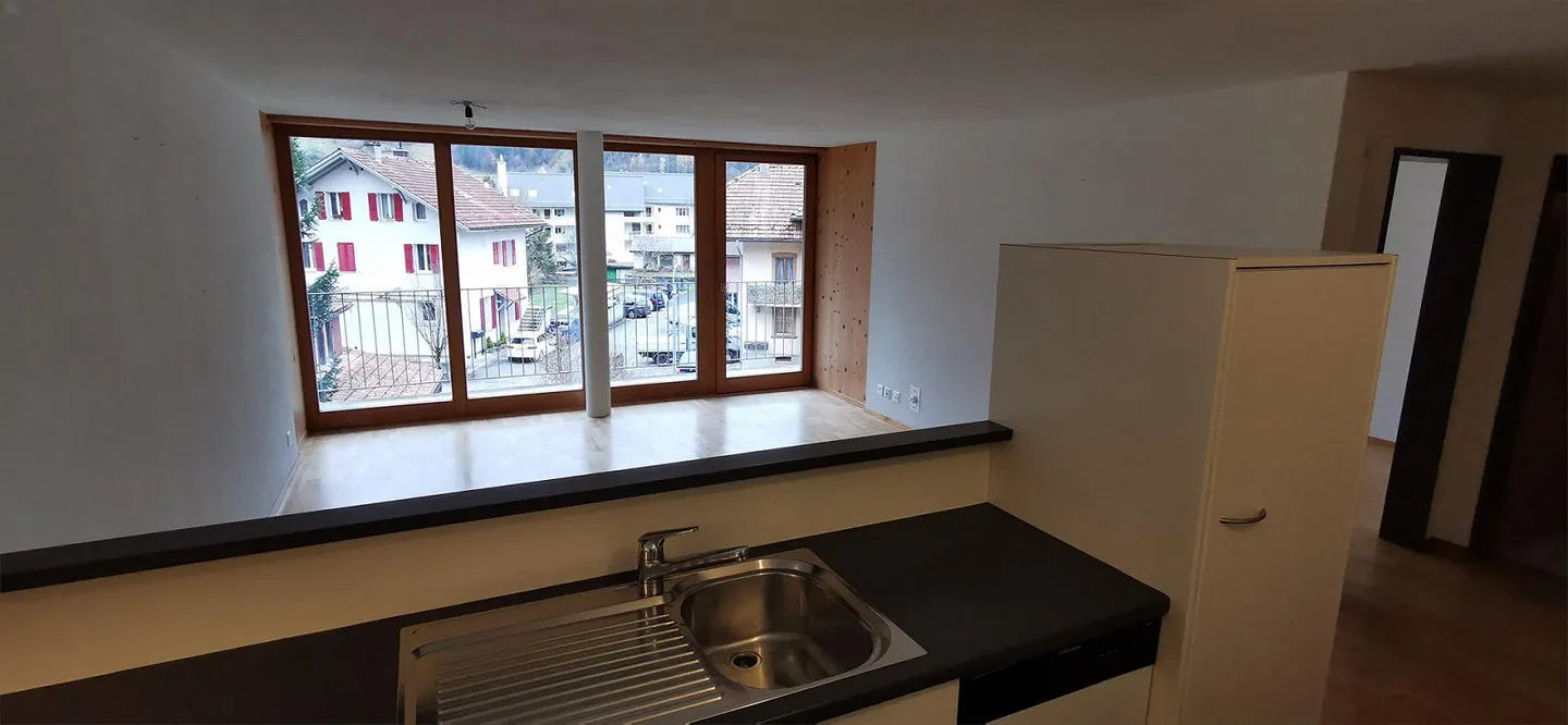 Appartamento in una posizione tranquilla con balcone esposto a sud - Foto 5 di 10