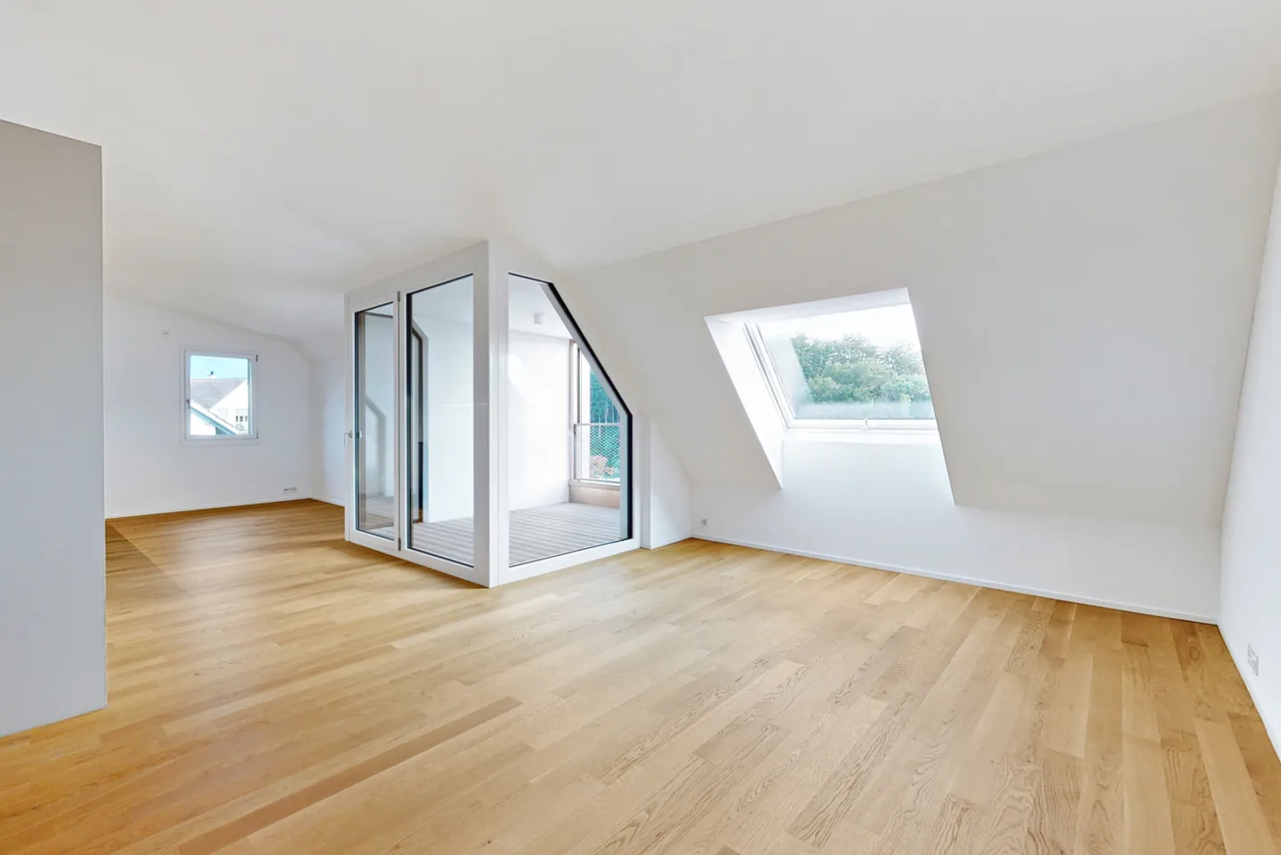 Attractive penthouse apartment with loggia - Photo 3 of 6