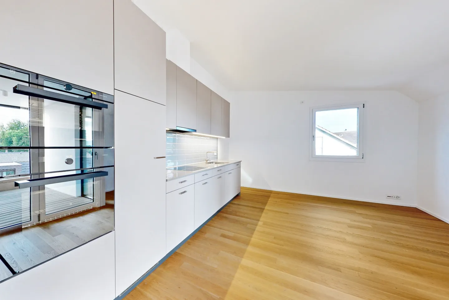 Attractive penthouse apartment with loggia - Photo 4 of 6