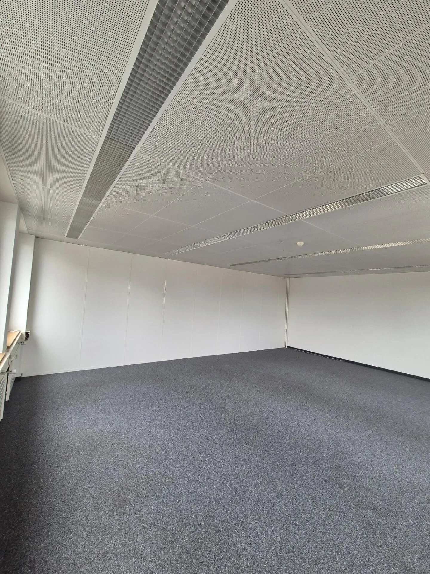 Ampio ufficio nel Buss-Areal Pratteln - 56 m² al piano terra dell'edificio amministrativo Ovest - Foto 5 di 8