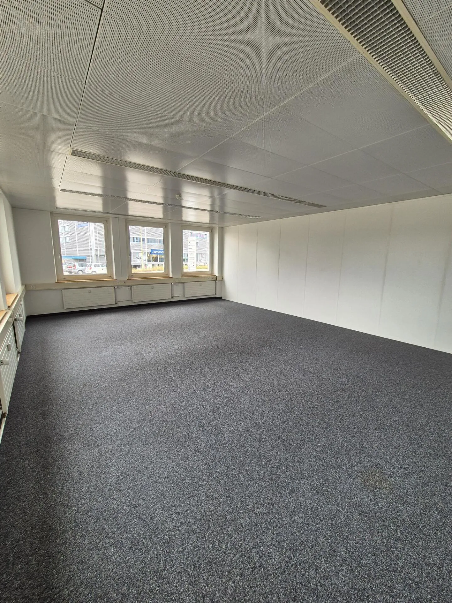 Ampio ufficio nel Buss-Areal Pratteln - 56 m² al piano terra dell'edificio amministrativo Ovest - Foto 6 di 8
