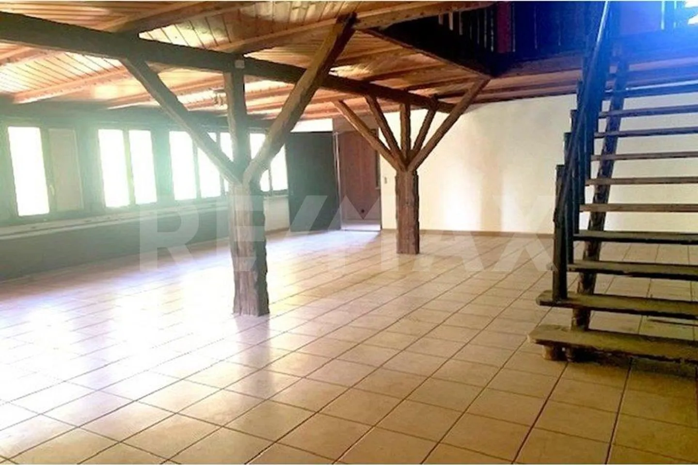 Natura pura! Casa a 3 famiglie, proprietà commerciale inclusa parcella forestale su 11.000 m2 - Foto 7 di 12