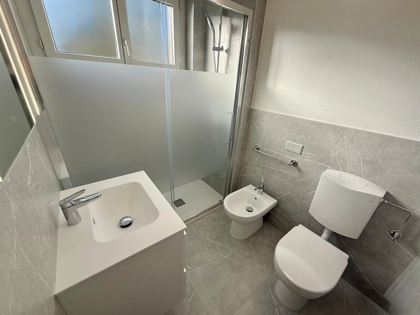 Appartamento moderno con piscina - Foto 2 di 9