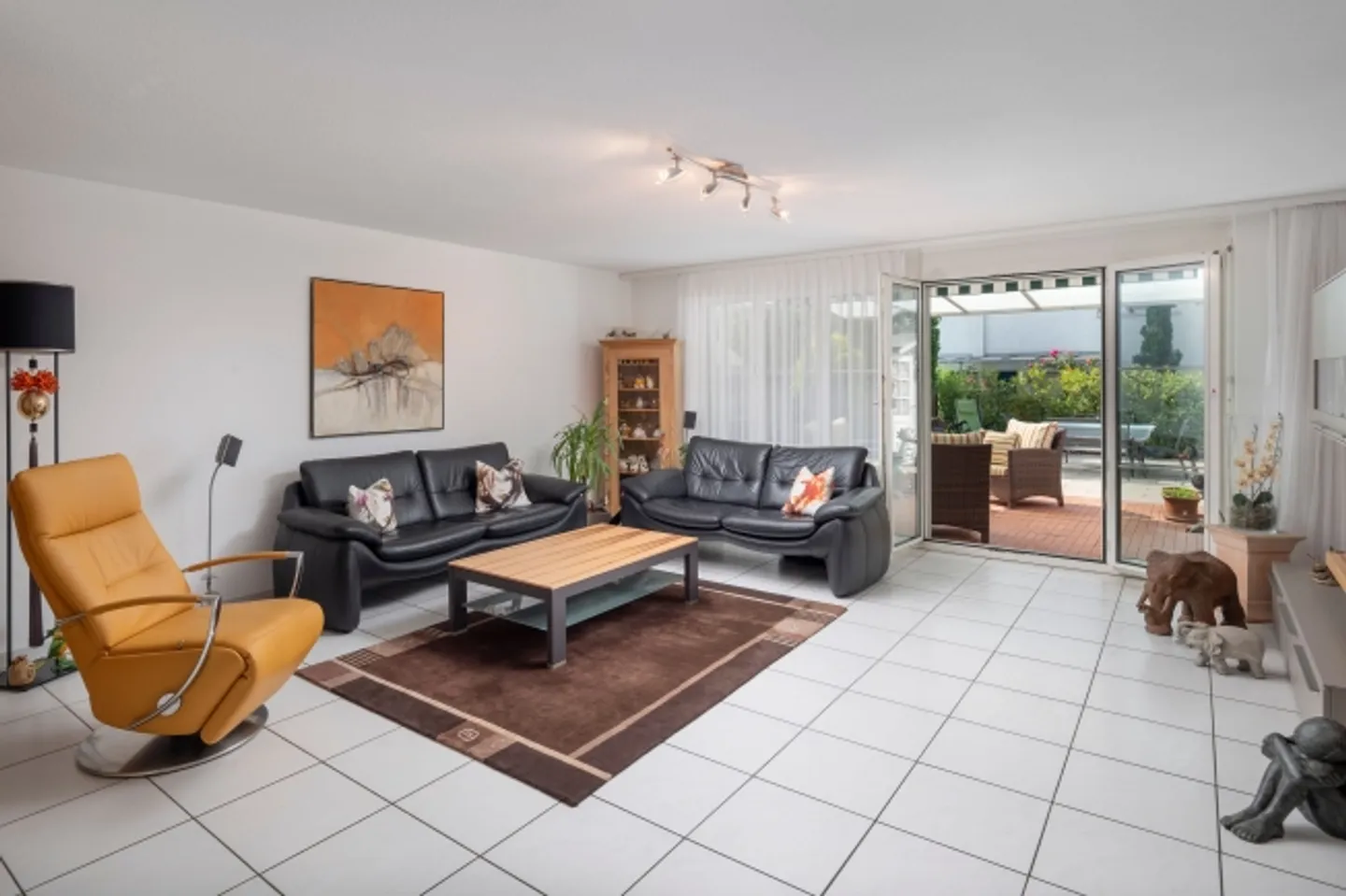 Ampia casa a schiera angolare di 5,5 stanze con giardino e molto spazio per tutta la famiglia - Foto 3 di 13