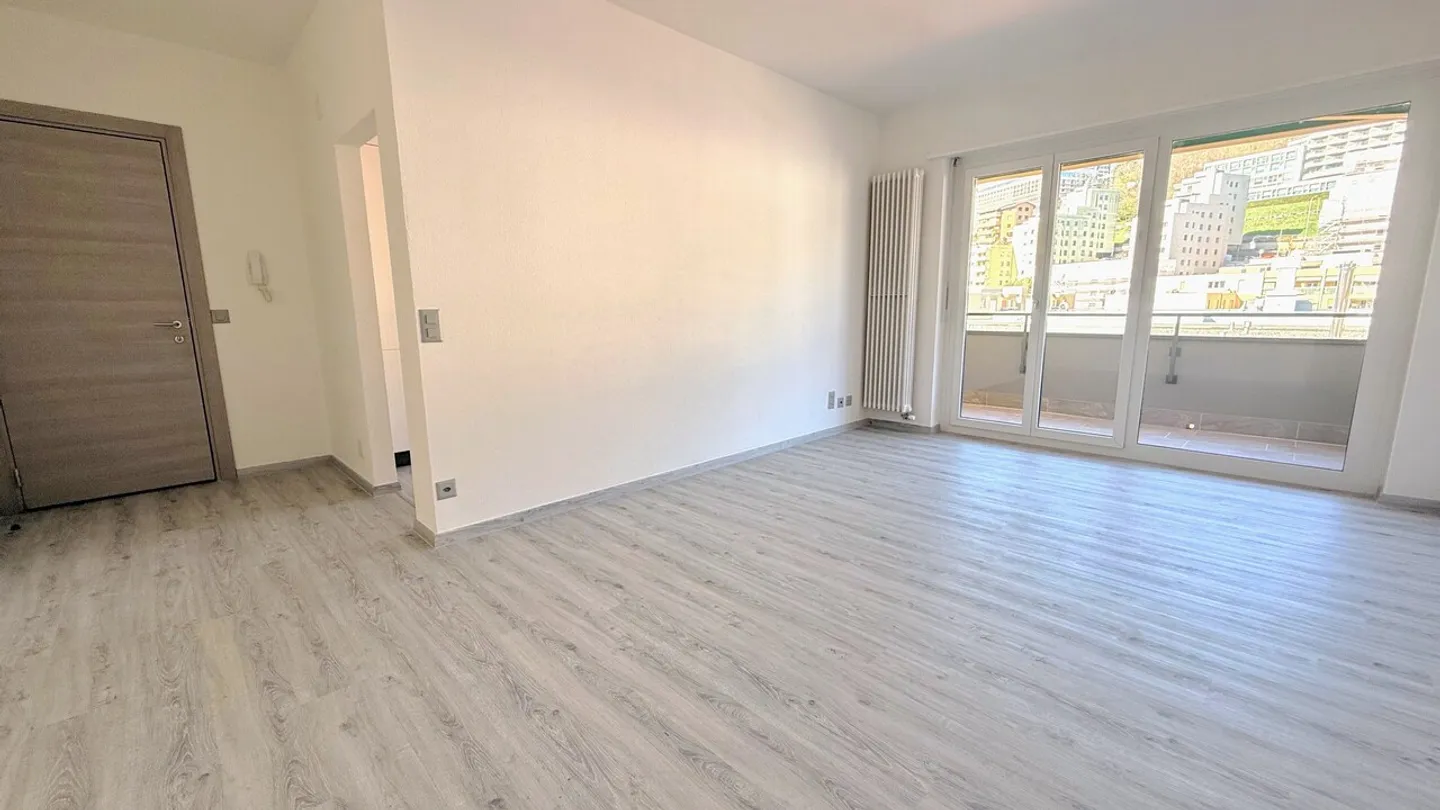 Appartamento moderno con piscina - Foto 3 di 9