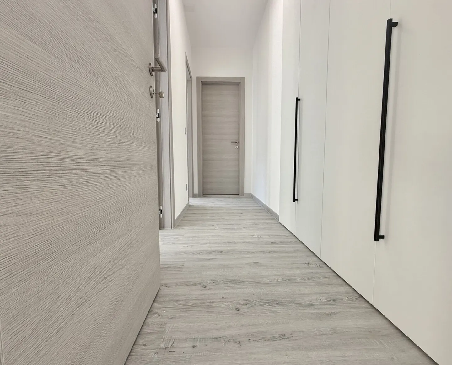 Appartamento moderno con piscina - Foto 4 di 9