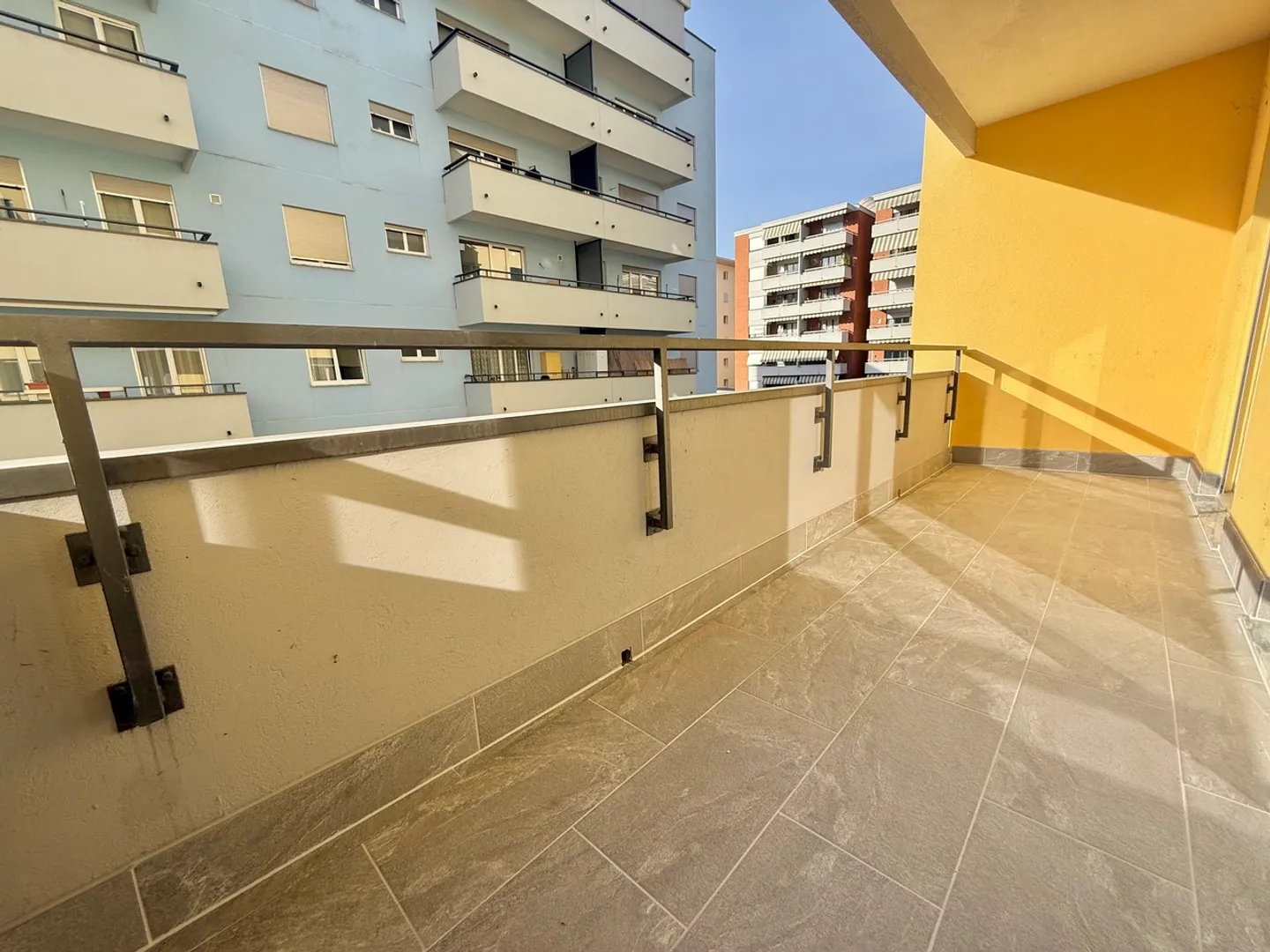 Appartamento moderno con piscina - Foto 8 di 9