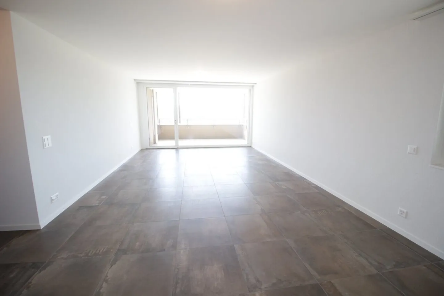 Wunderschöne 3,5-Zimmer-Wohnung in einem modernen Minergie-Gebäude - Foto 2 von 13