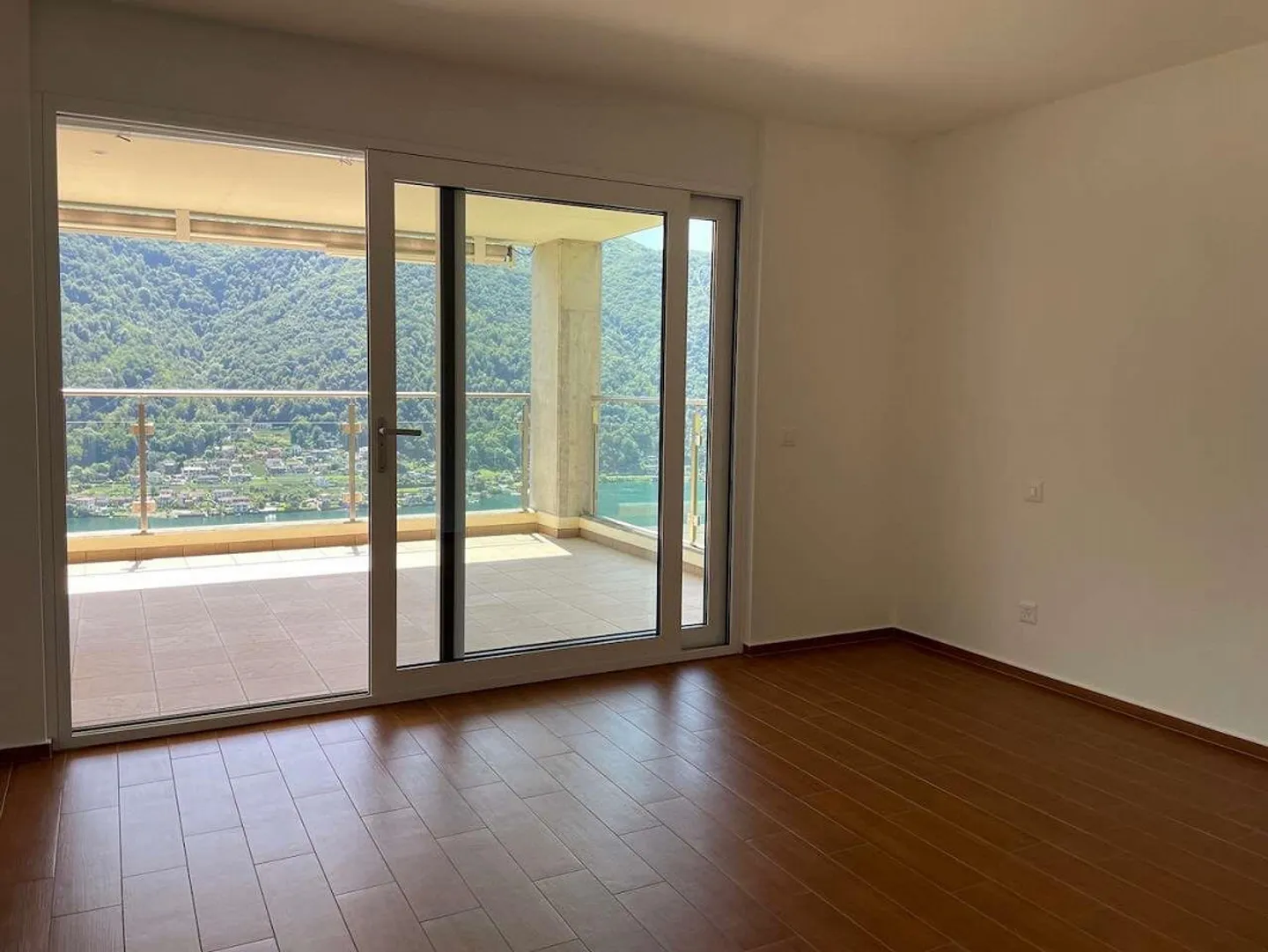 Panorama-Penthouse mit großer Terrasse und Seeblick - Foto 4 von 13