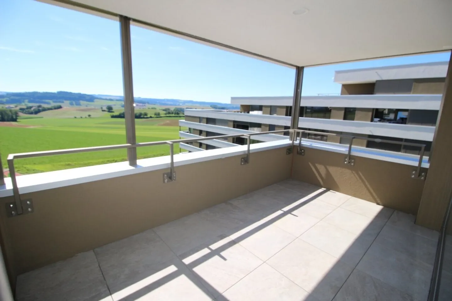 Wunderschöne 3,5-Zimmer-Wohnung in einem modernen Minergie-Gebäude - Foto 3 von 13