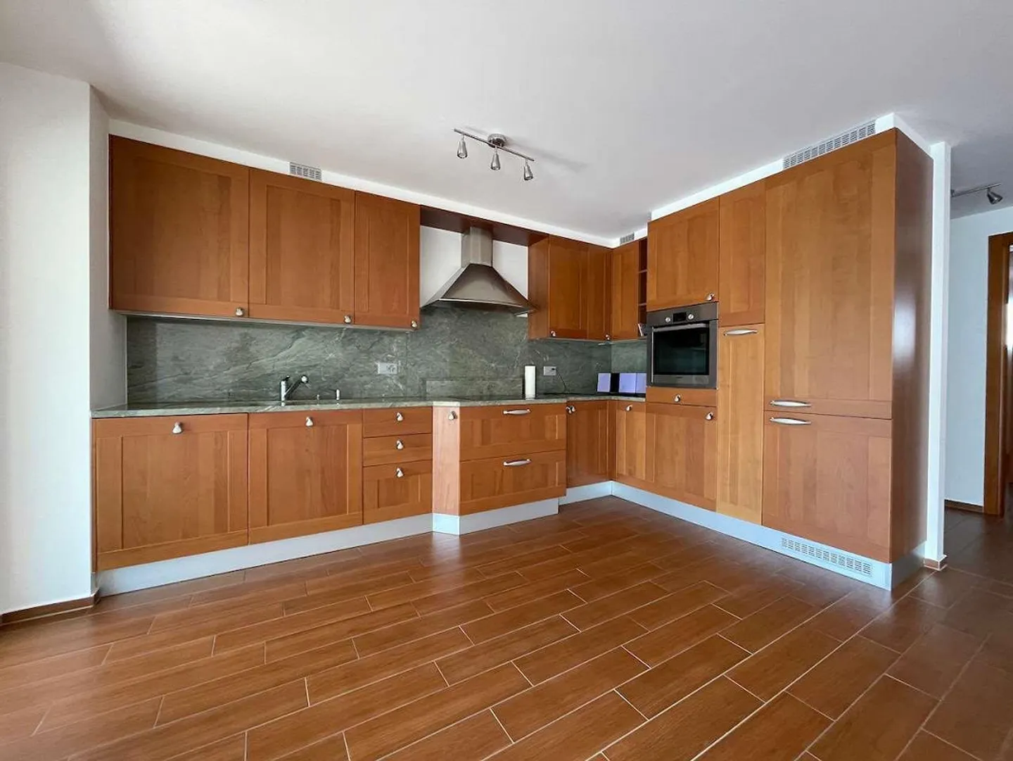 Panorama-Penthouse mit großer Terrasse und Seeblick - Foto 6 von 13