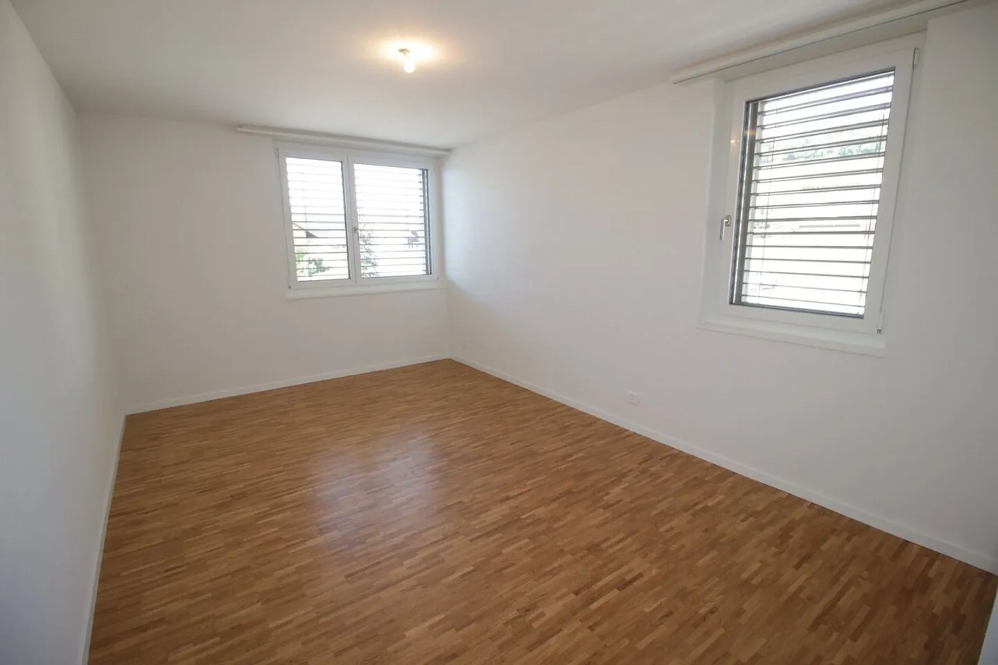 Wunderschöne 3,5-Zimmer-Wohnung in einem modernen Minergie-Gebäude - Foto 6 von 13