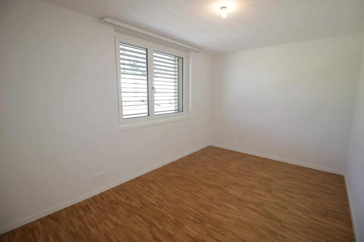 Wunderschöne 3,5-Zimmer-Wohnung in einem modernen Minergie-Gebäude - Foto 7 von 13