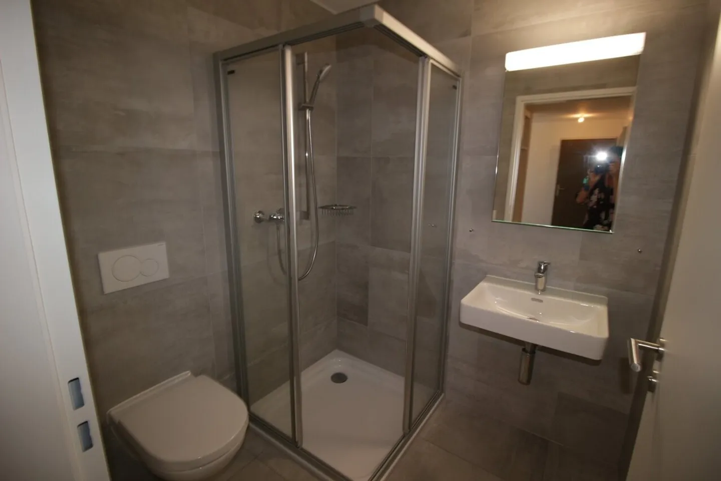 Wunderschöne 3,5-Zimmer-Wohnung in einem modernen Minergie-Gebäude - Foto 8 von 13