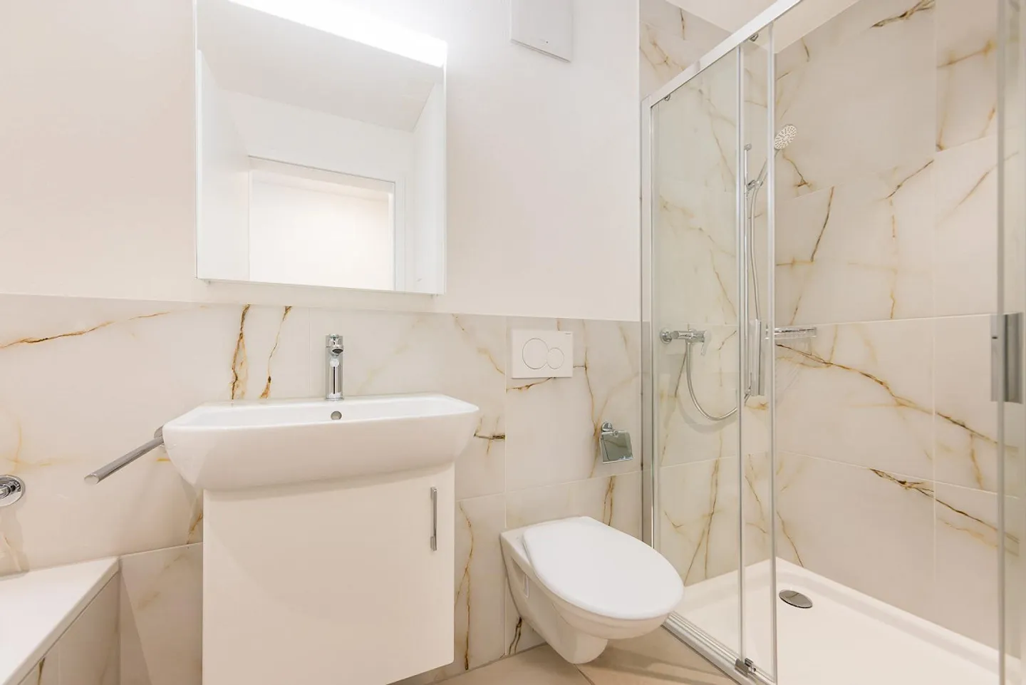 Appartamento unico di 3,5 stanze con grande terrazza - Foto 7 di 11