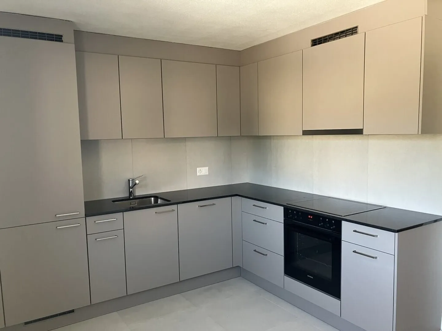 Appartement charmant de 4,5 pièces au 1er étage dans un cadre rural - Photo 2 sur 8