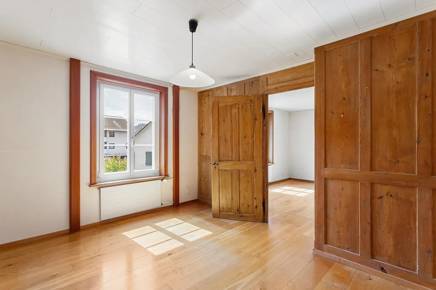 Renovation-Required 2-Family House in the Heart of Wülflingen - Photo 2 of 13