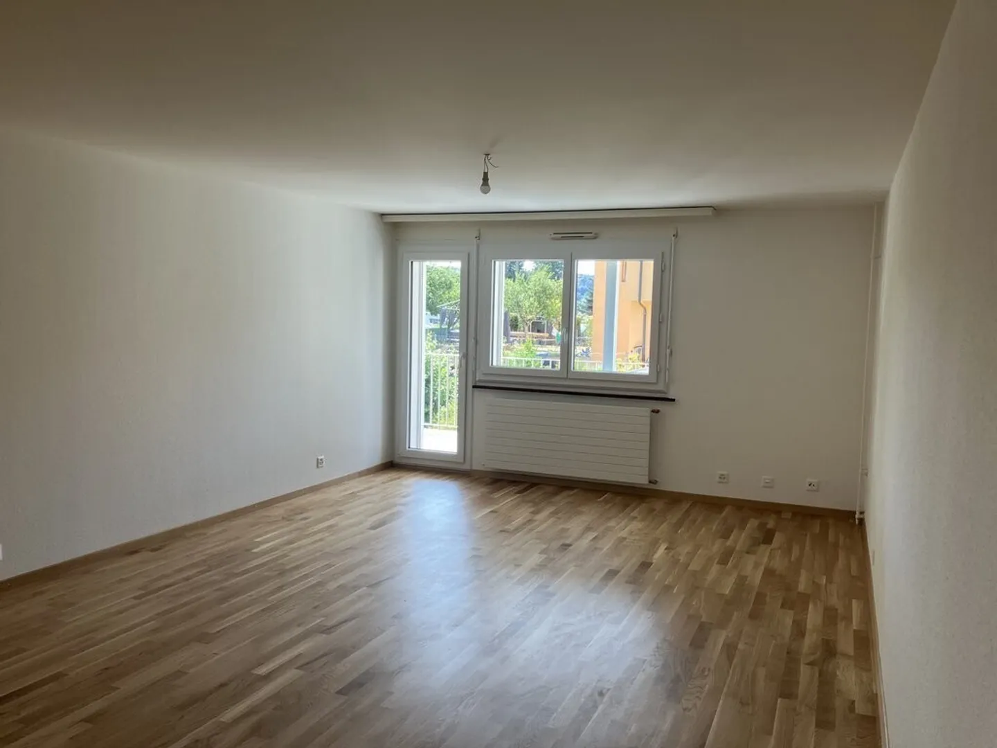 Appartement charmant de 4,5 pièces au 1er étage dans un cadre rural - Photo 3 sur 8