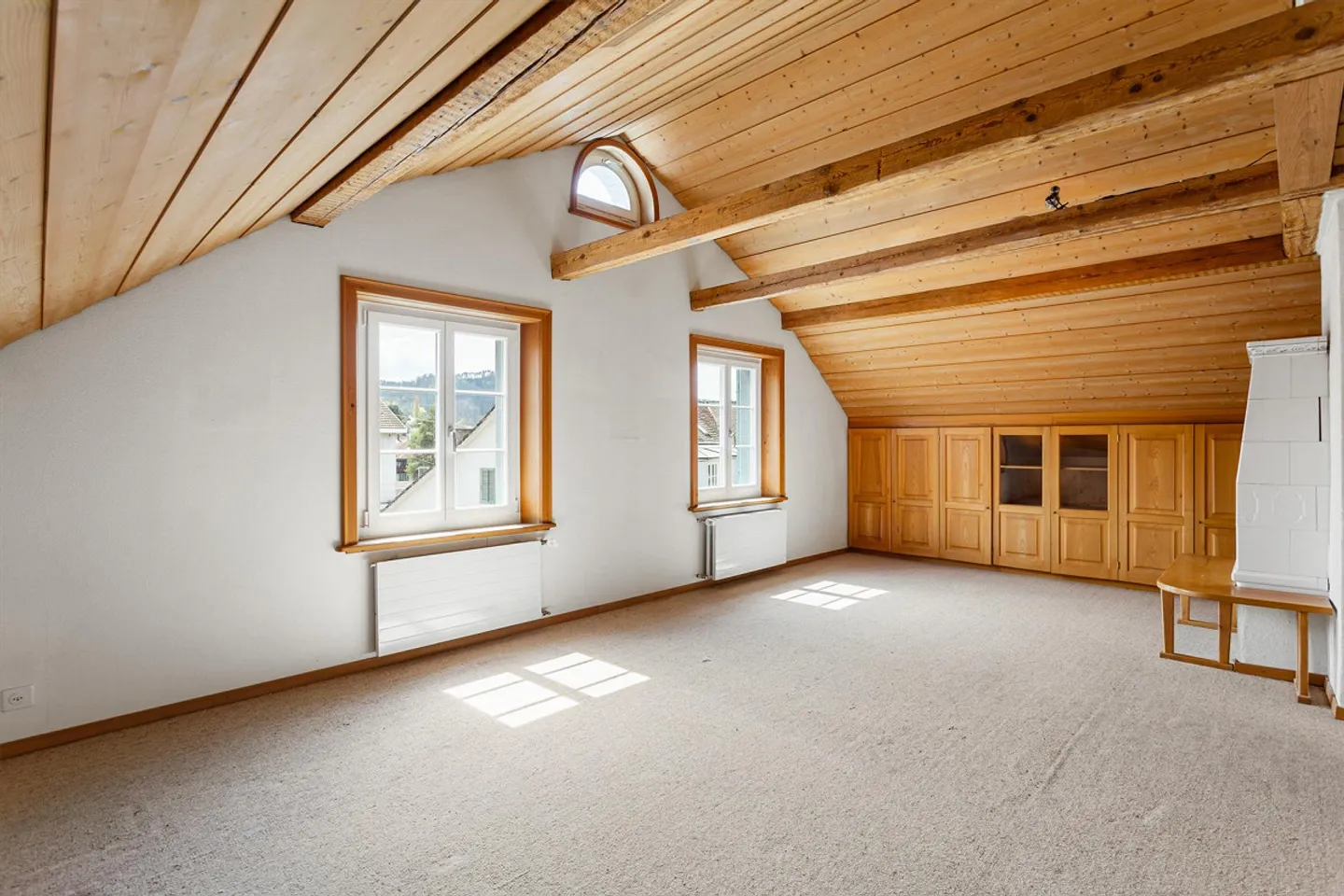 Renovation-Required 2-Family House in the Heart of Wülflingen - Photo 3 of 13