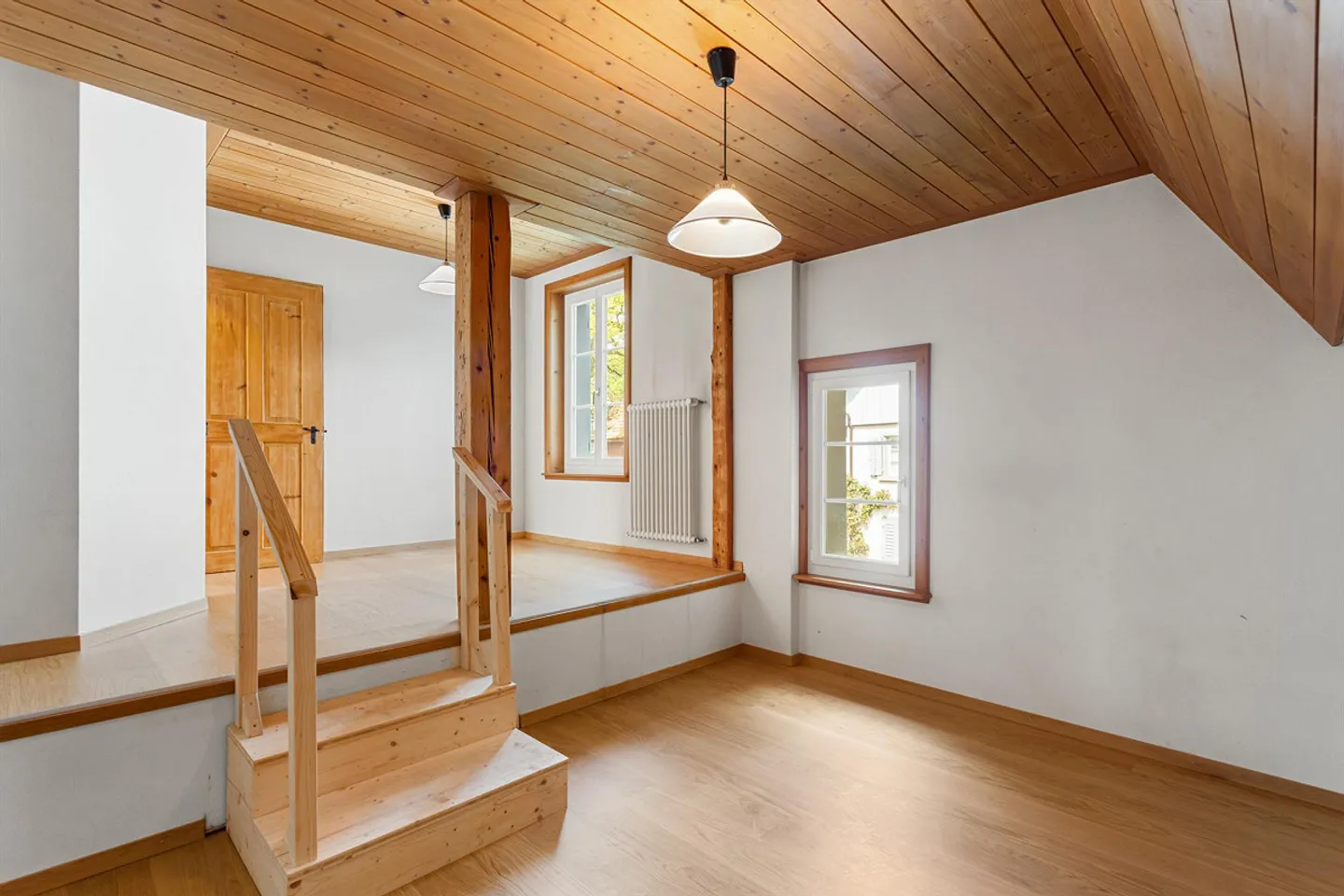 Renovation-Required 2-Family House in the Heart of Wülflingen - Photo 4 of 13