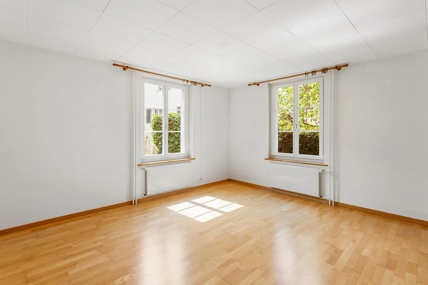 Renovation-Required 2-Family House in the Heart of Wülflingen - Photo 9 of 13