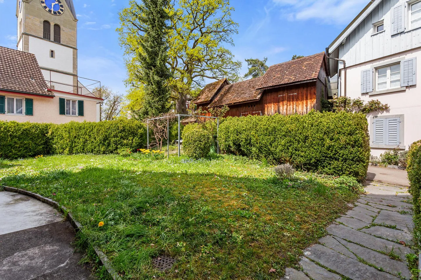 Renovation-Required 2-Family House in the Heart of Wülflingen - Photo 10 of 13